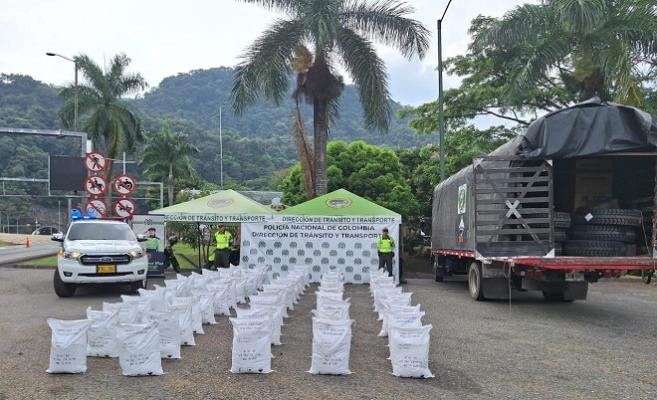 Incautados insumos químicos que, al parecer, iban a ser utilizados para el procesamiento de narcóticos
