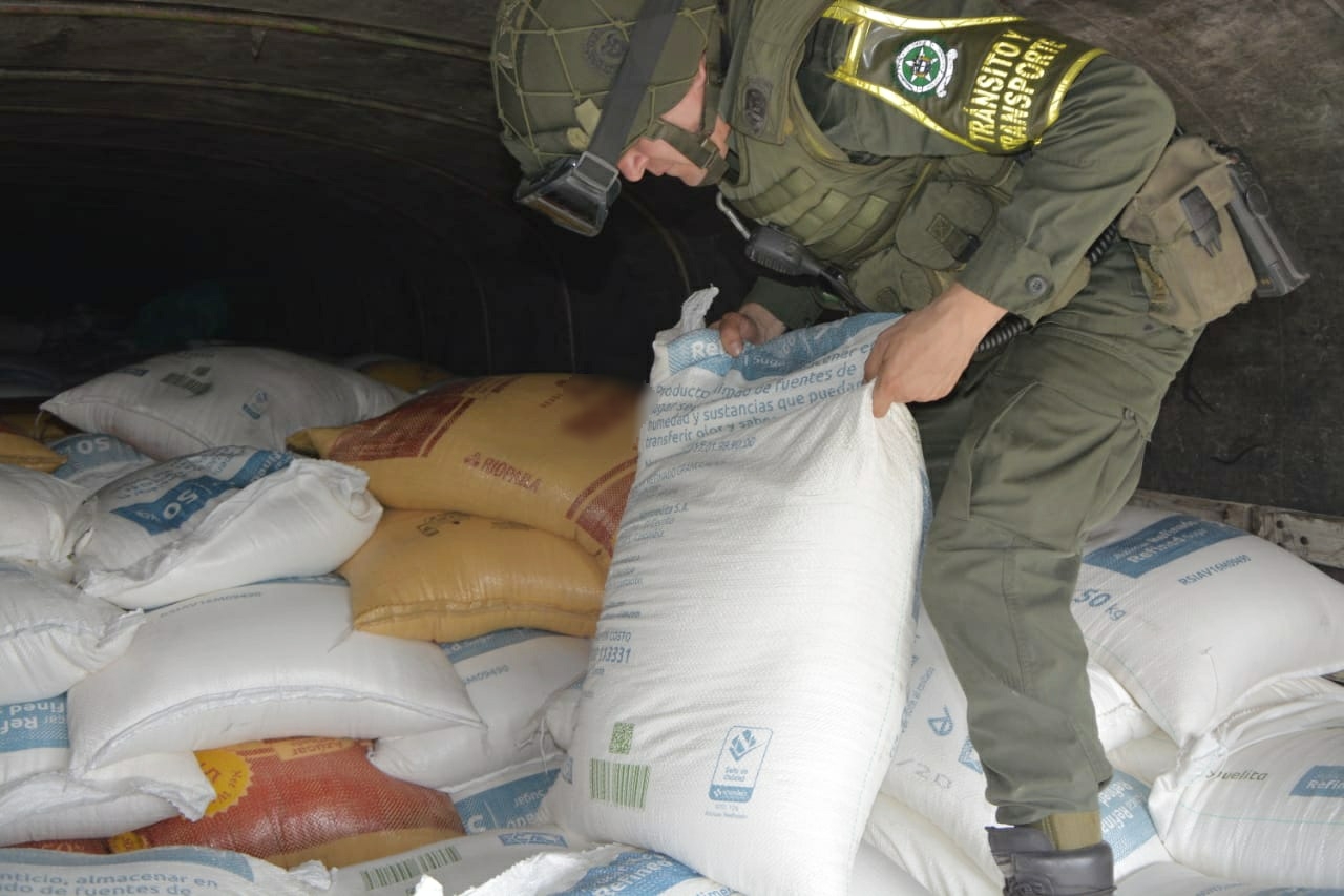 Incautamos-45-toneladas-de-azúcar-de-contrabando-que-pretendía-ser-comercializada-en-territorio-colombiano