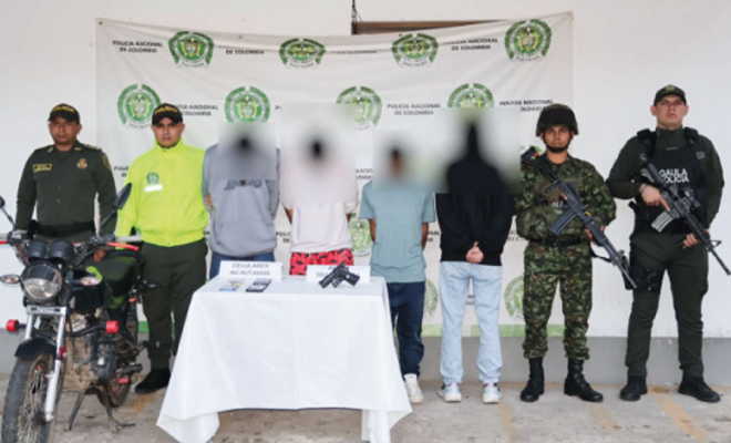 En el marco del nuevo modelo del servicio de Policía, orientado a las personas y los territorios; el Departamento de Policía Cundinamarca, en coordinación con el Ejército Nacional y la fiscalía general de nación, capturó a tres personas y aprehendió a un menor de edad; presuntos autores materiales de la incineración de un bus en la vía Bogotá – Cabrera.