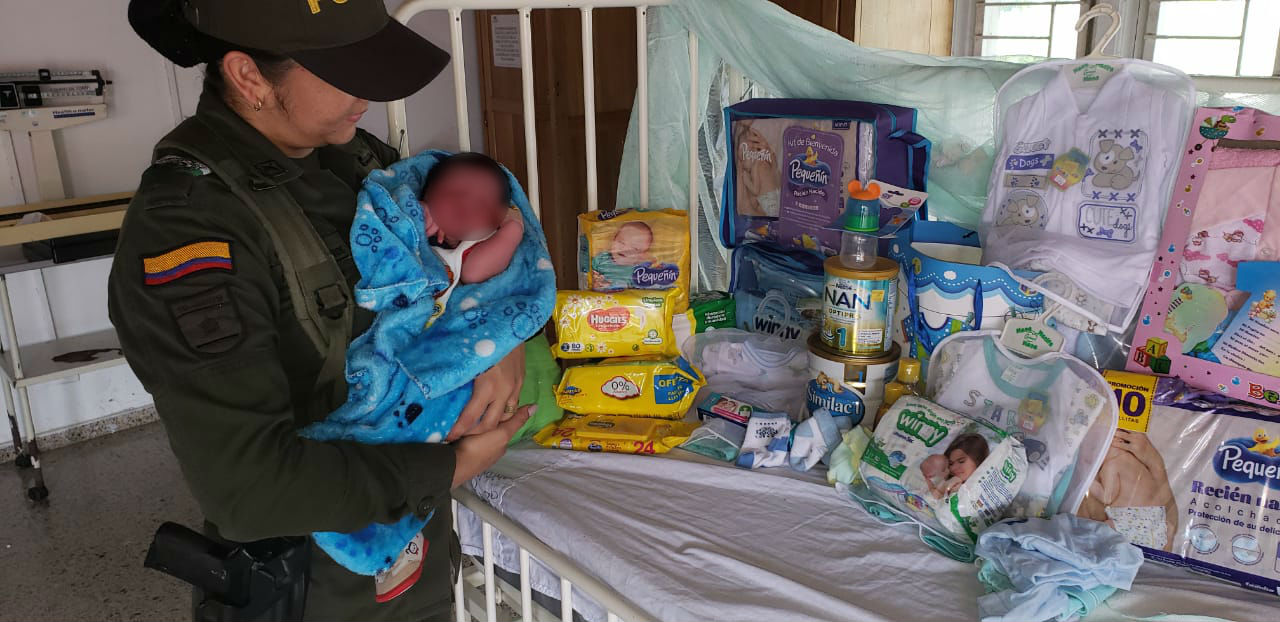 Infancia-halla-recién-nacido