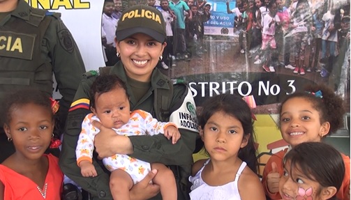 Infancia realizando actividades con los niños