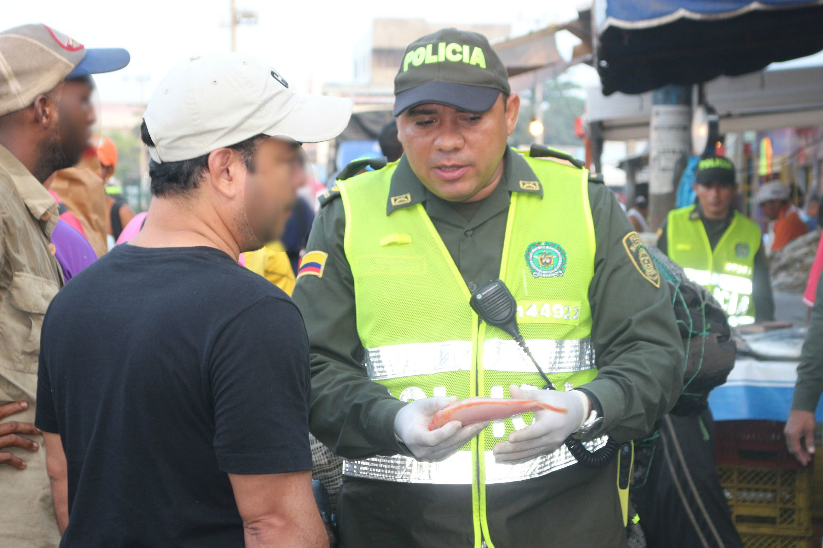 Realizamos-controles-a-ventas-de-pescado-en-el-mercado-de-bazurto