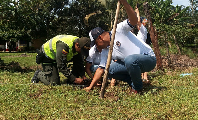 Comunidad-metense-y-Policía-aliados-resembrando-el-País