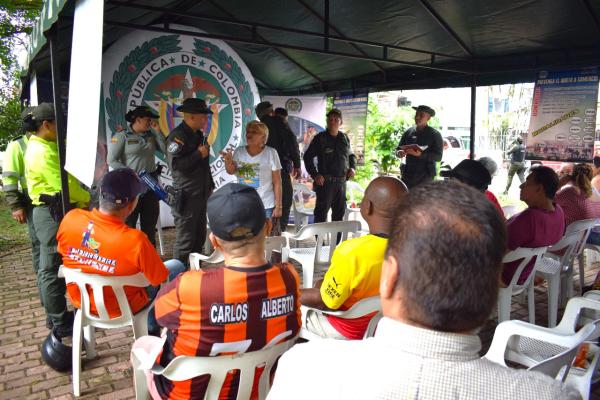 juntos con la comunidad