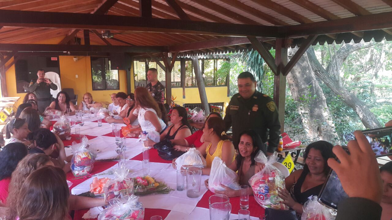 Con-jornadas-de-belleza-música-flores-las-emprendedoras-mujeres-celebraron-su-fecha-especial-única-en Colombia