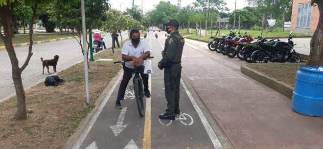 La-Policía-Nacional-sensibiliza-a-la-comunidad-sobre-el-uso-de-las-líneas-de-emergencia-3