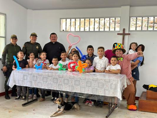 La Policía Metropolitana de Neiva trabajando en pro de la niñez.