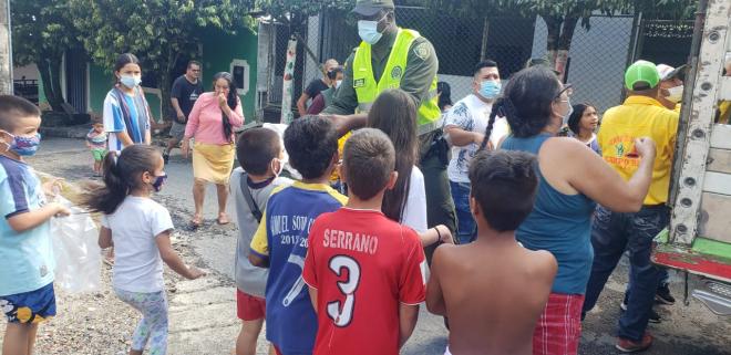 La_Policía_Nacional_de_cimitarra_realizó_campaña_denominada_el_papayón”_5