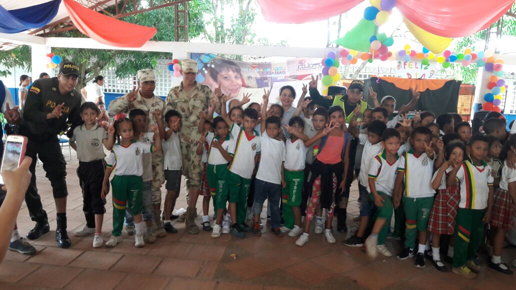 policia-compartir con estudiantes-colegio los azules-guamal-magdalena-trabajo interinstitucional-plan horus