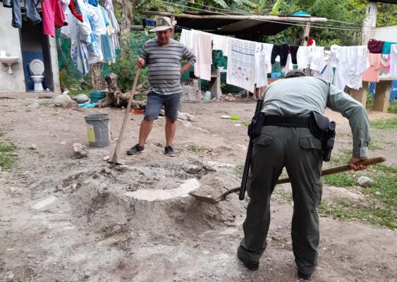 La_policía_nacional_lleva_luz_verde_oliva_a_la_comunidad_de_la_vereda_los_tanques_3