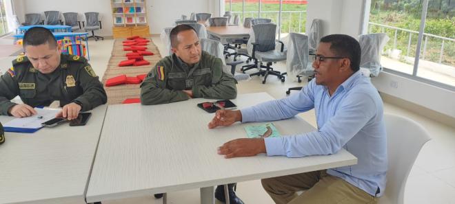 La Policía Nacional realiza encuentro con presidentes de juntas de acción comunal en Marialabaja. 2