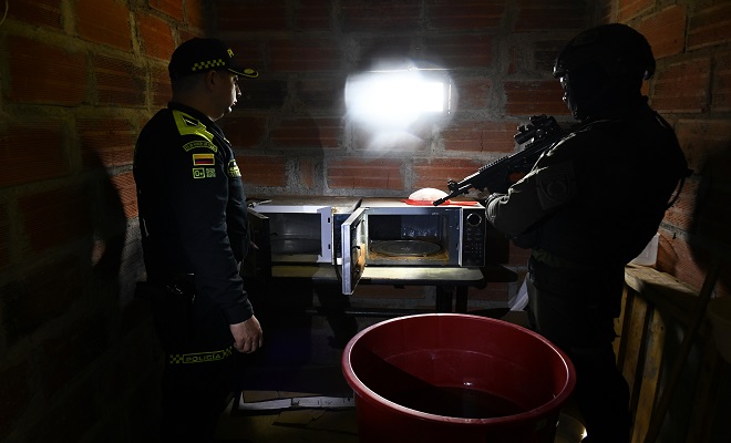  Hallaron una construcción artesanal que estaba siendo utilizada para almacenar productos para el procesamiento de estupefacientes.