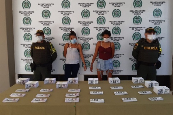 Las-capturamos-con-más-de-786-mil-dólares-falsos-en-la-vía-Valledupar-a-Barranquilla