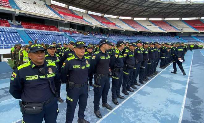 Se prohíbe el ingreso de correas con hebillas metálicas.