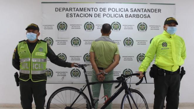 Logramos_capturar_en_flagrancia_a_un_hombre_por_hurtar_una_bicicleta_en_barbosa_1