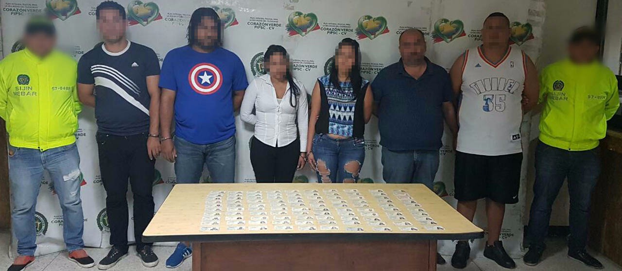 “los mano libres”, dedicada al hurto de teléfonos celulares a las empresas de telefonía móvil en la modalidad de suplantación de personas.  