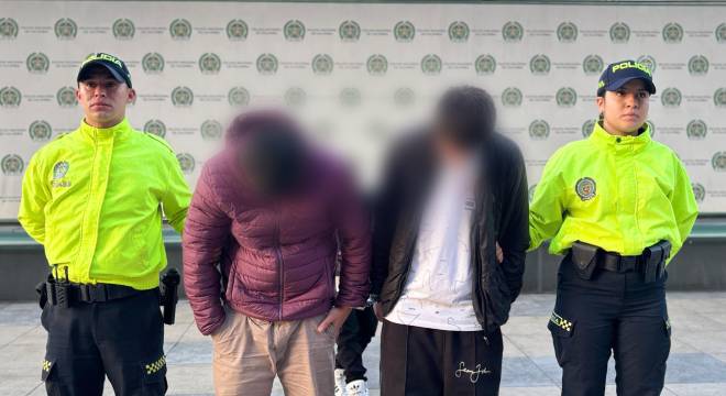 Dos Polic&iacute;as y Dos capturados