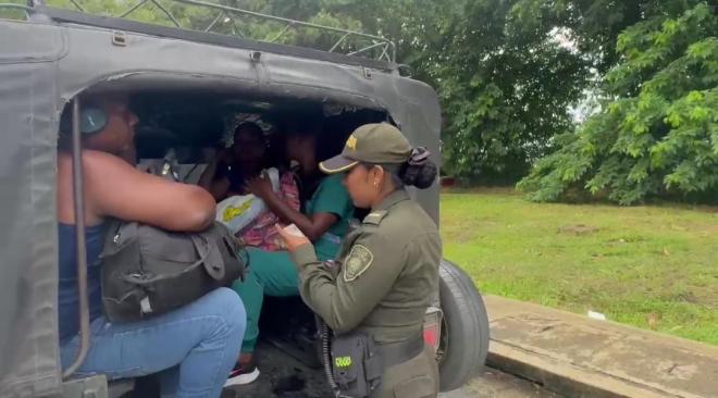 Los uniformados también realizaron el acompañamiento y controles en centros comerciales, plazas de mercado y zonas de mayor afluencia. 