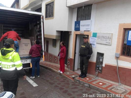 Custodia material electoral California