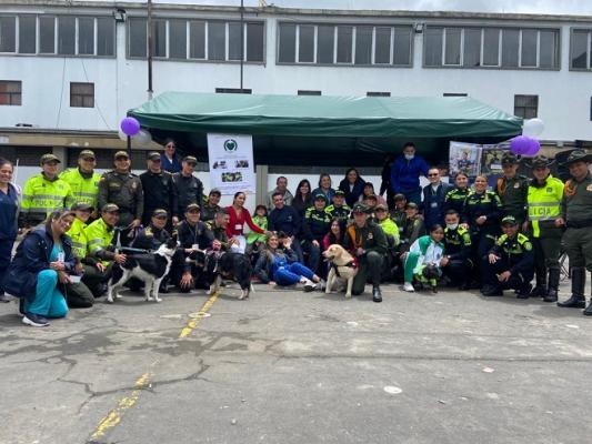 250 uniformados de diferentes unidades en Bogotá conversan sobre el suicidio