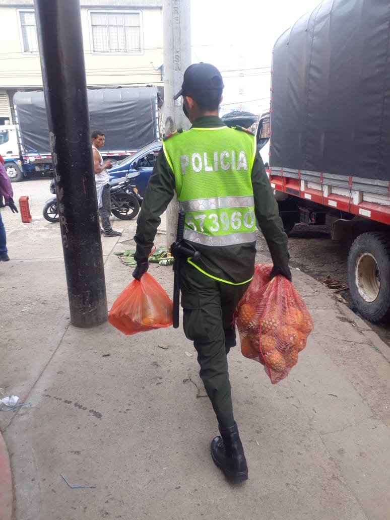 En trabajo articulado recolectamos 300 mercados para las familias ibaguereñas más necesitadas. 