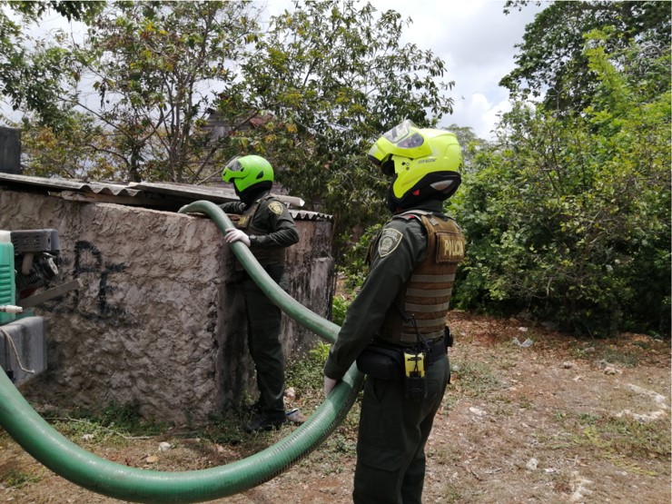 Mil litros de agua fueron repartidos en el camión cisterna de la Institución