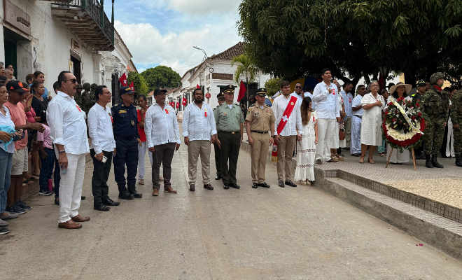 Las banderas ondeaban con orgullo, sus colores vibrantes contrastando con el azul del cielo momposino