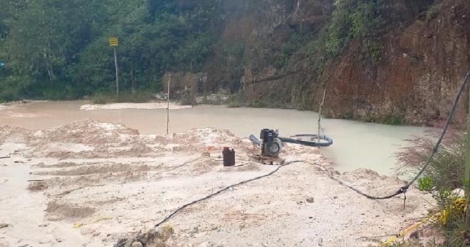 El impacto ambiental a raíz de la extracción del material de arrastre venía afectando la vegetación endémica.
