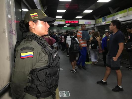 Mujeres policías quienes pertenecen a la Patrulla Púrpura