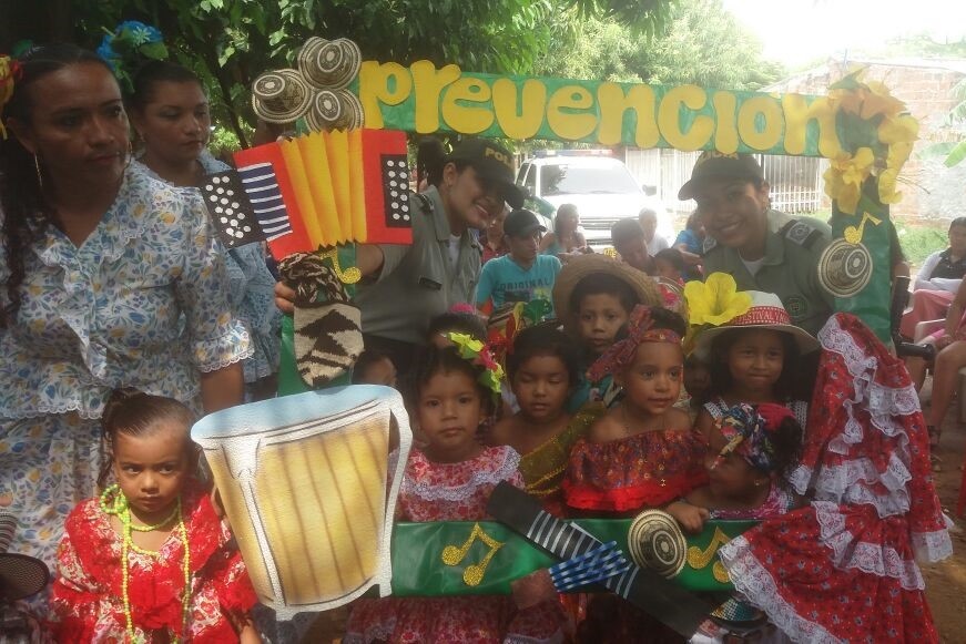 Música-recreación-diversión-y prevención-lleva-la-policía-a-80-niños-del-barrio-La-Nevada