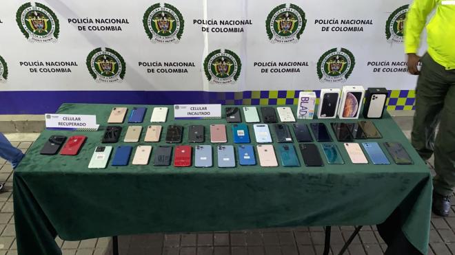 Incautación de 45 equipos celulares