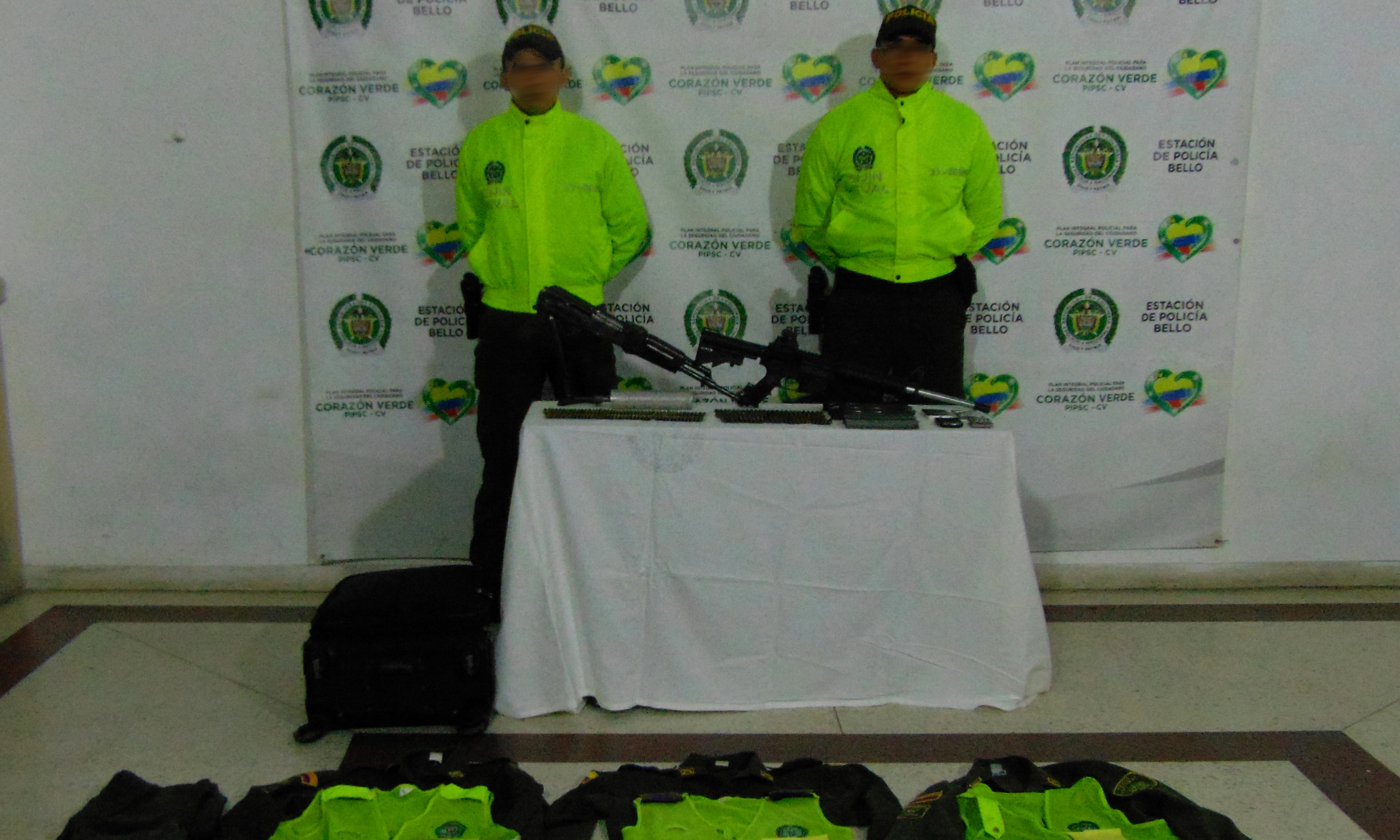 Armas y uniformes de la Policía Nacional incautados en Bello Antioquia