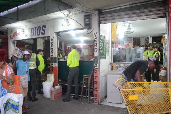 Comerciantes firman pacto por las buenas prácticas