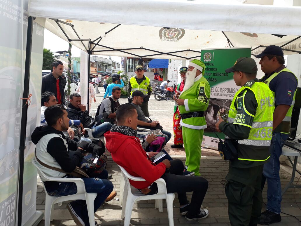 papa_noel_de_la_seguridad_vial_policia_santander