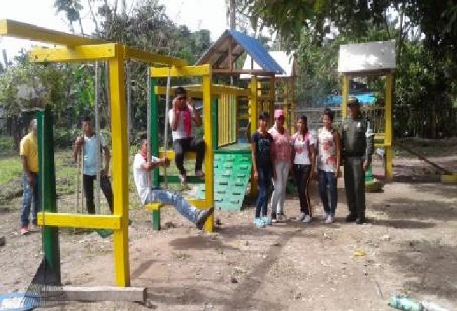 Ésta es la sexta obra de similares condiciones que la policía obsequia a niños y niñas de Leticia 