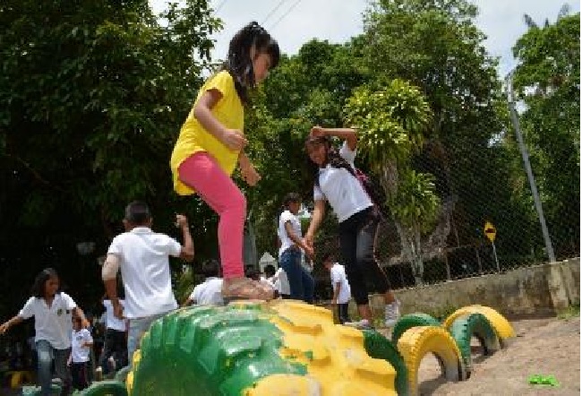 Ésta es la sexta obra de similares condiciones que la policía obsequia a niños y niñas de Leticia 