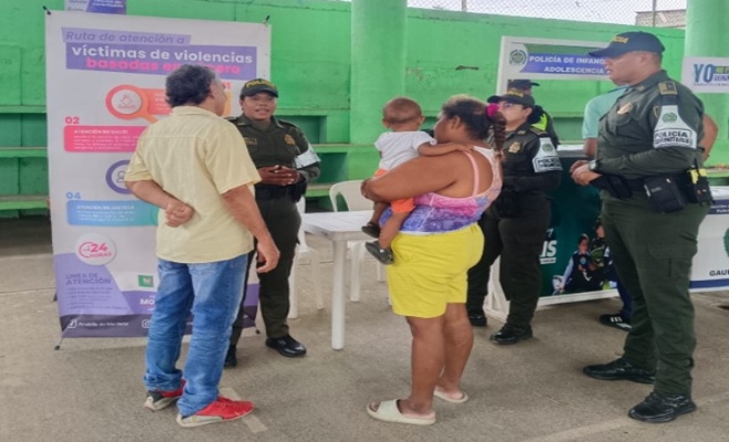 La Patrulla Púrpura sensibiliza a padres de familia del colegio Villa Margarita para prevenir la violencia basada en género.