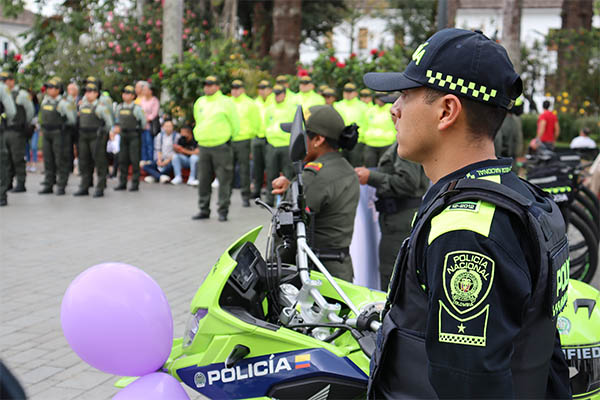 líneas_telefónicas_155,_123_o_al número_del_cuadrante_púrpura_315 5526322