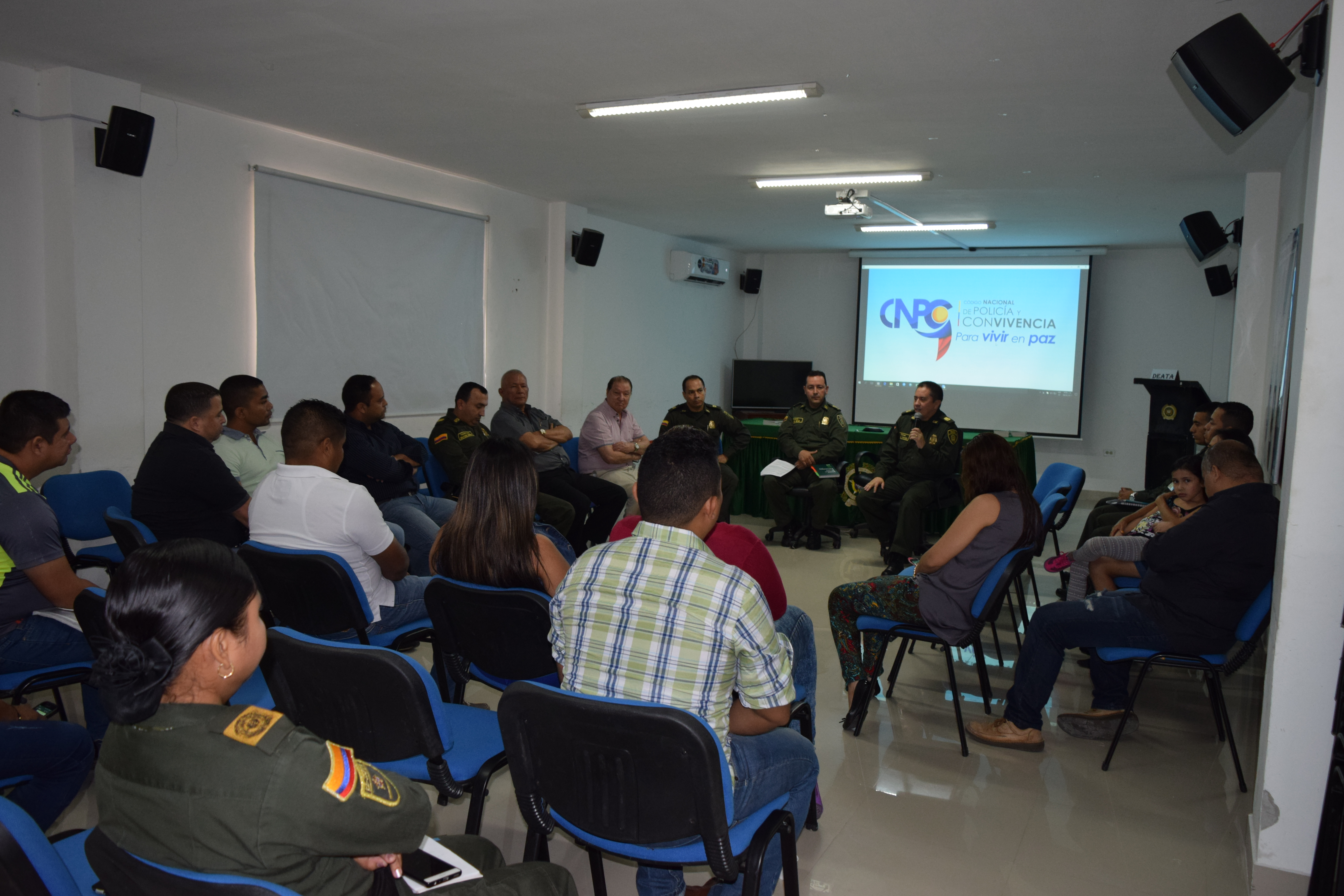 LA POLICÍA NACIONAL REALIZA CONVERSATORIO TOP 10 DEL NUEVO CÓDIGO NACIONAL DE POLICÍA Y CONVIVENCIA.