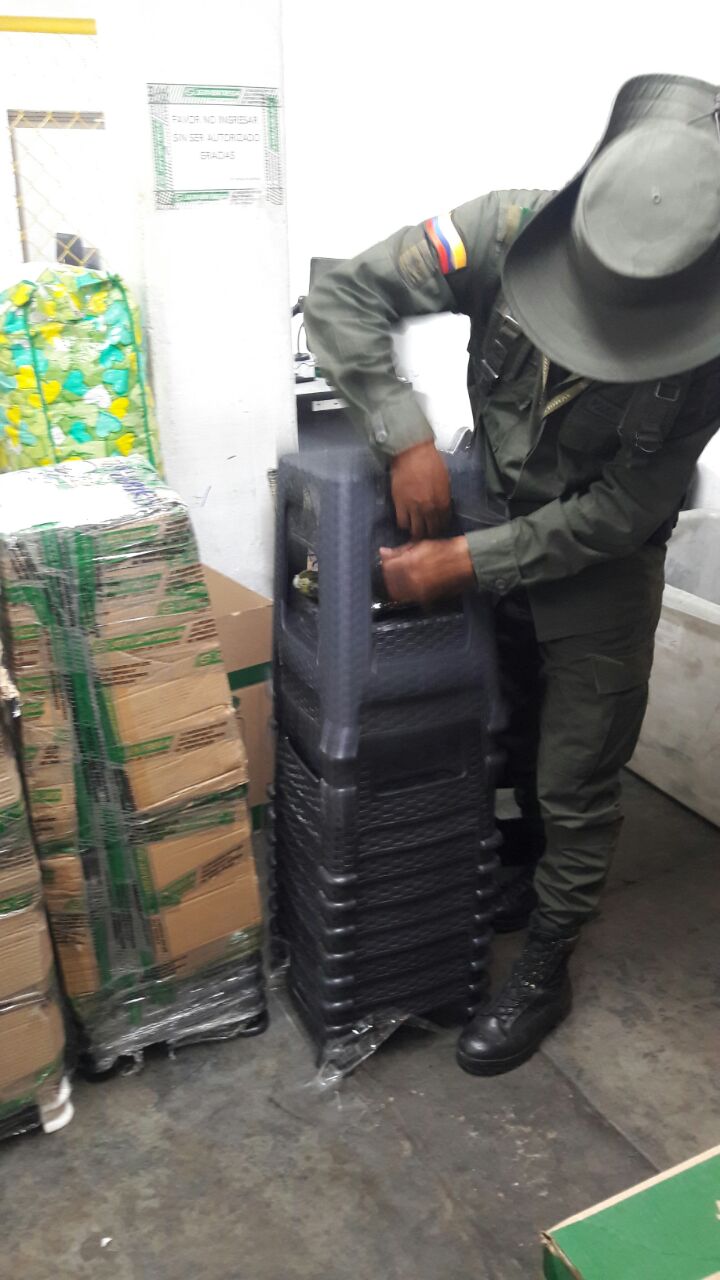 Incautados-20-kilos-de-marihuana-adheridos-a-sillas-plásticas