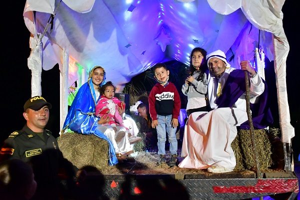 Alegrando las novenas con  Pesebre móvil 