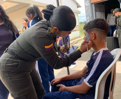 Pintucaritas con alumnos del centro educativo