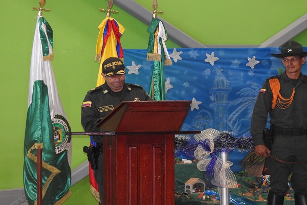 policía-comprometido