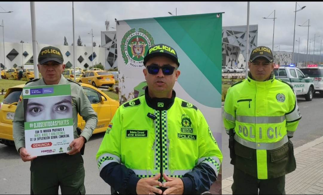 Policías haciendo campañas preventivas