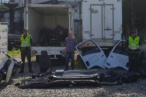 En el operativo fueron incautados  un camión y una motocicleta además se logró la recuperación de un vehículo