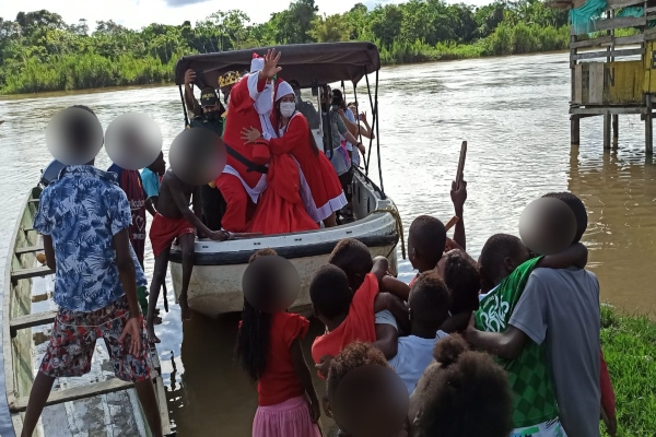 policia-choco-ninos-navidad-colombia