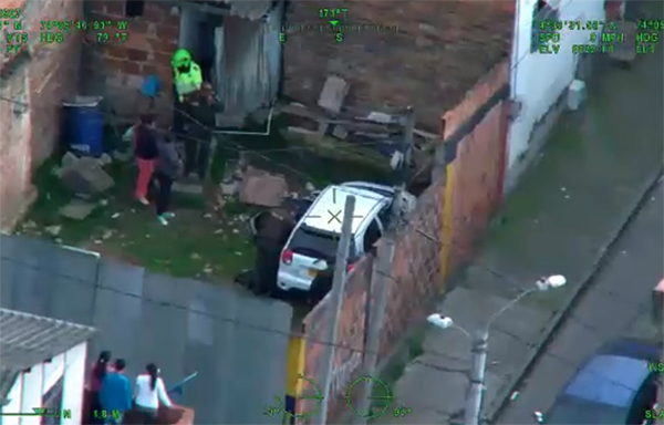 policia-colombia-halcon-policia-recupera-vehiuclo-hurtado-bogota