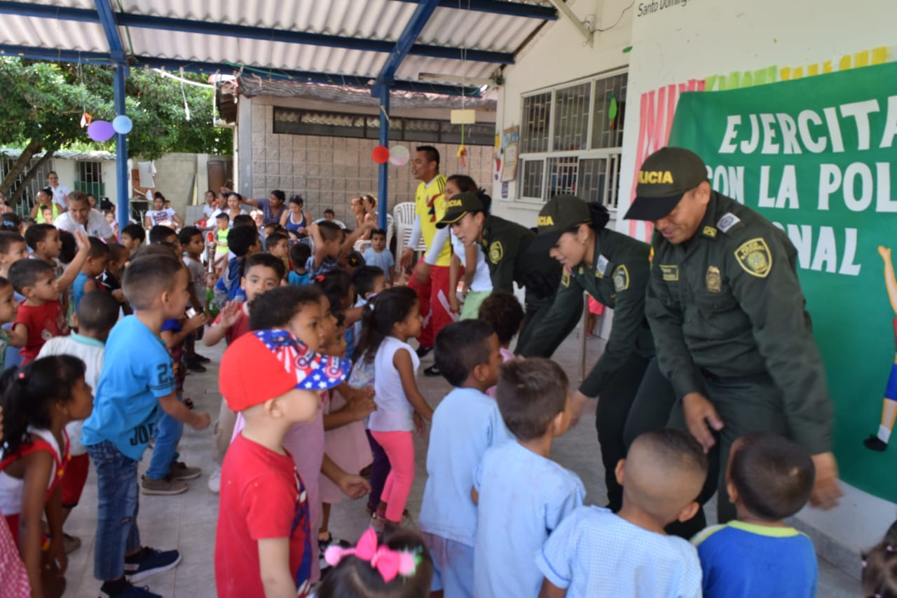 Con juegos y ejercicios támbien participaron niños y niñas, acompañando a sus mamitas