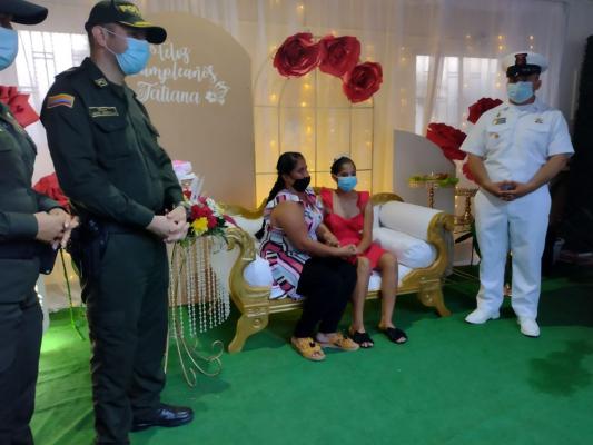 Policía-Nacional-y-la-Armada-Nacional-cumplieron-el-sueño-de-celebrar-los-15-años-de-la-menor-Zarith-5