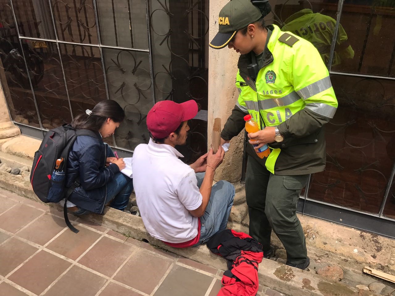  policia-resocializa-habitantes-de-calle